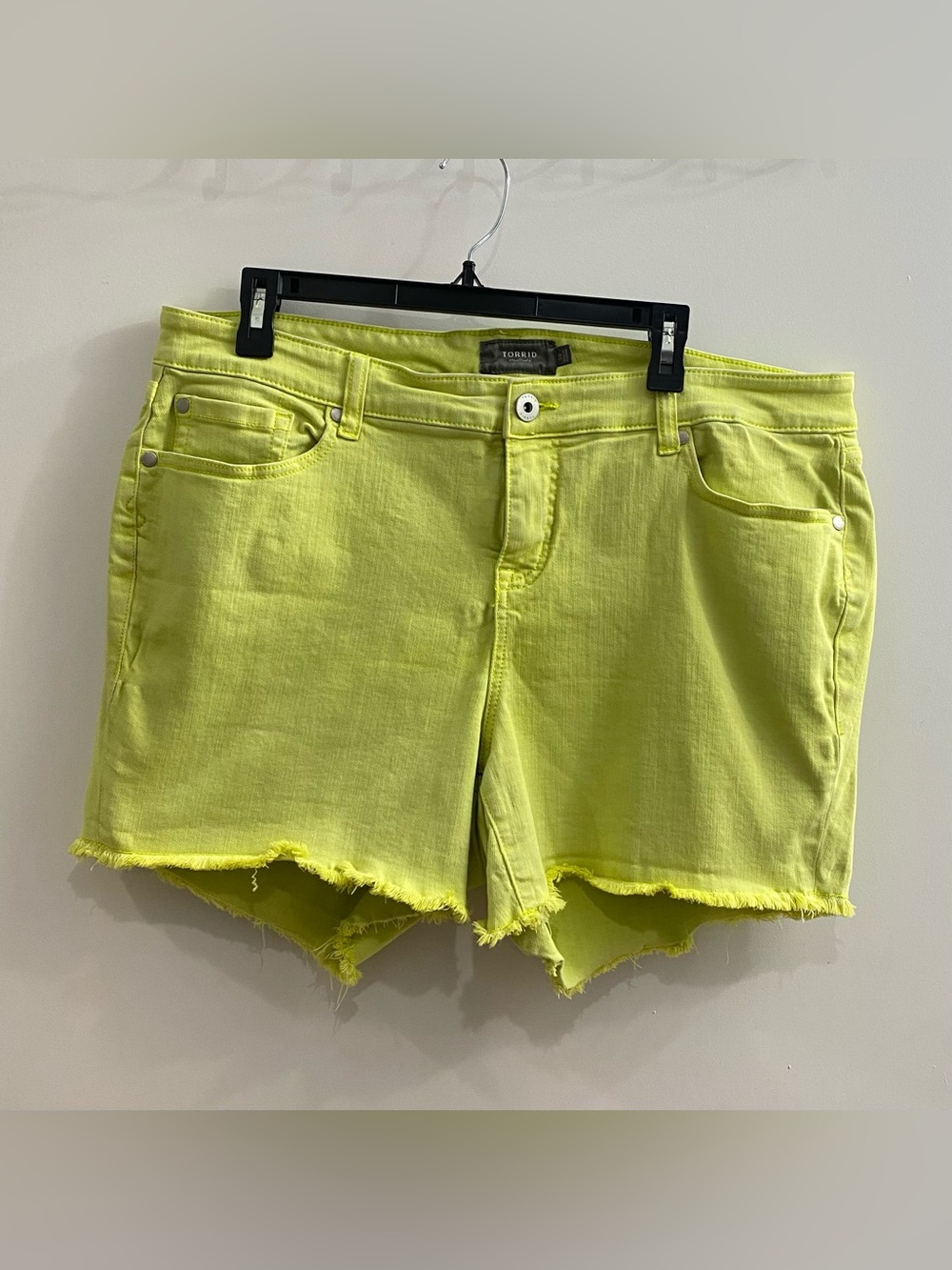 Torrid High Rise Denim midi short vintage stretch yellow lime shorts Size 18